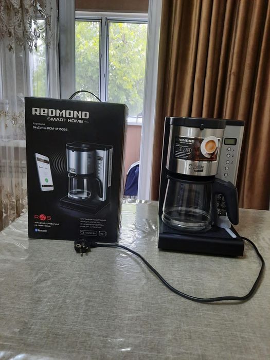 Продаётся кофеварка Redmond