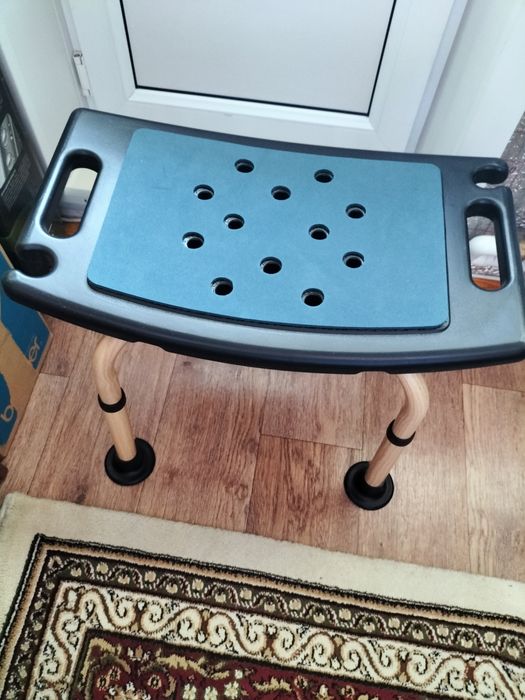 Стул для купания пожилых людей