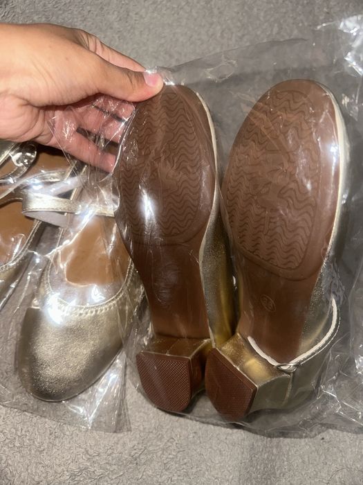 Золотые народные туфли новые