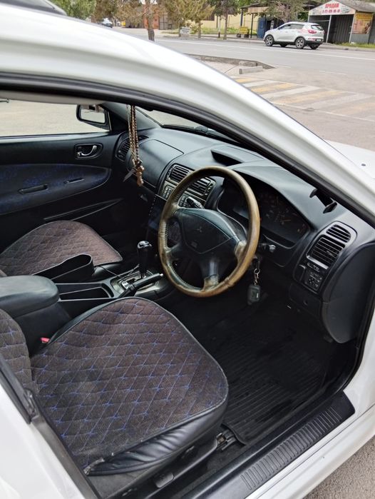 продам машину  Mitsubishi legnum 1998года