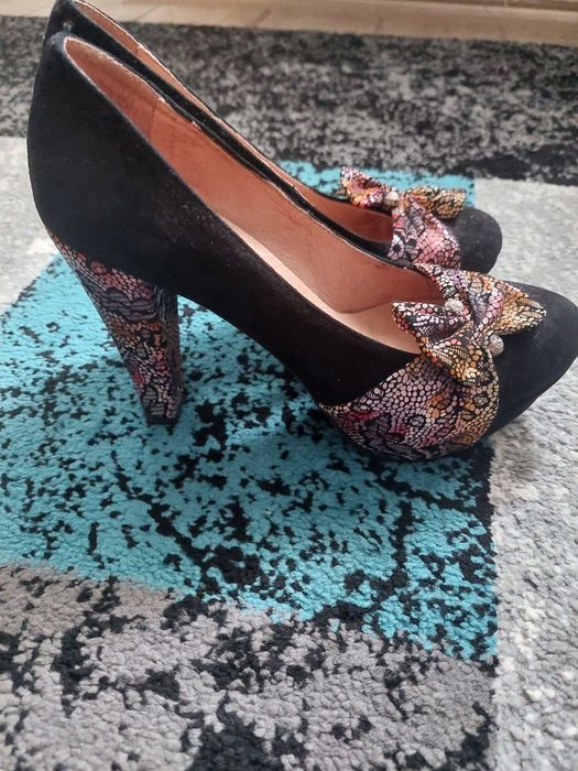 Pantofi din piele intoarsa