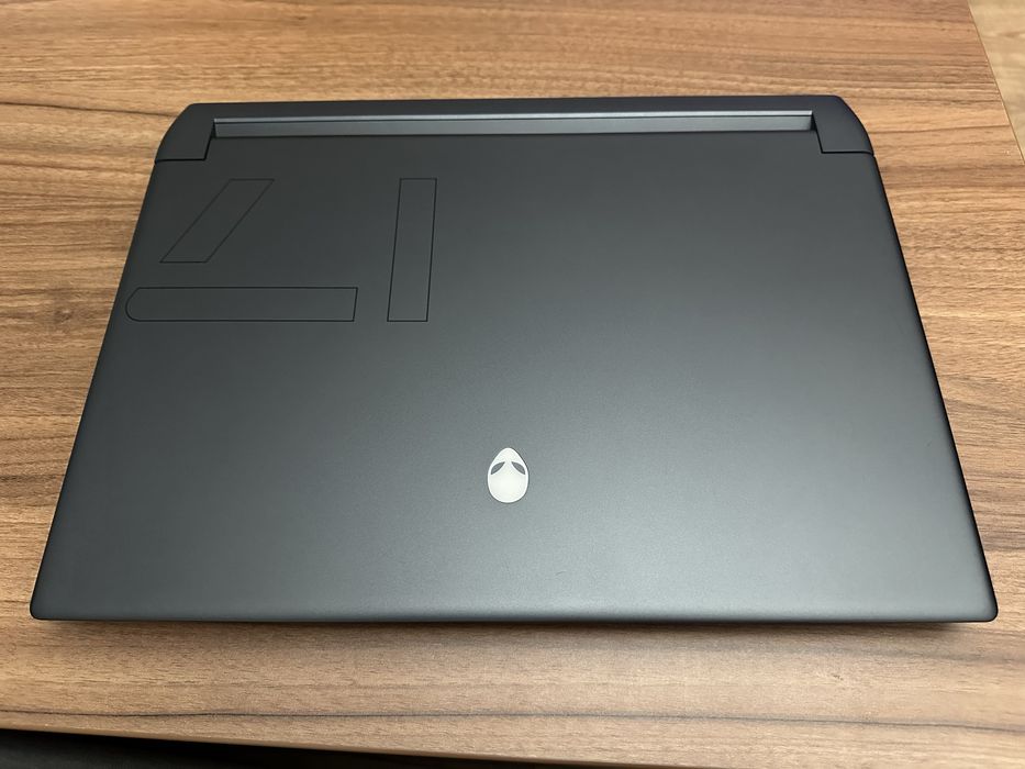 Alienware M17 R5 - Ryzen 9 / RTX 3070 Ti / 16GB / 1TB / 360Hz