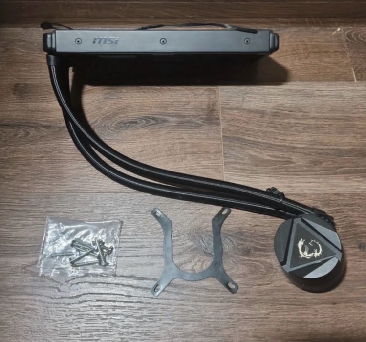 Cooler pe lichid Msi