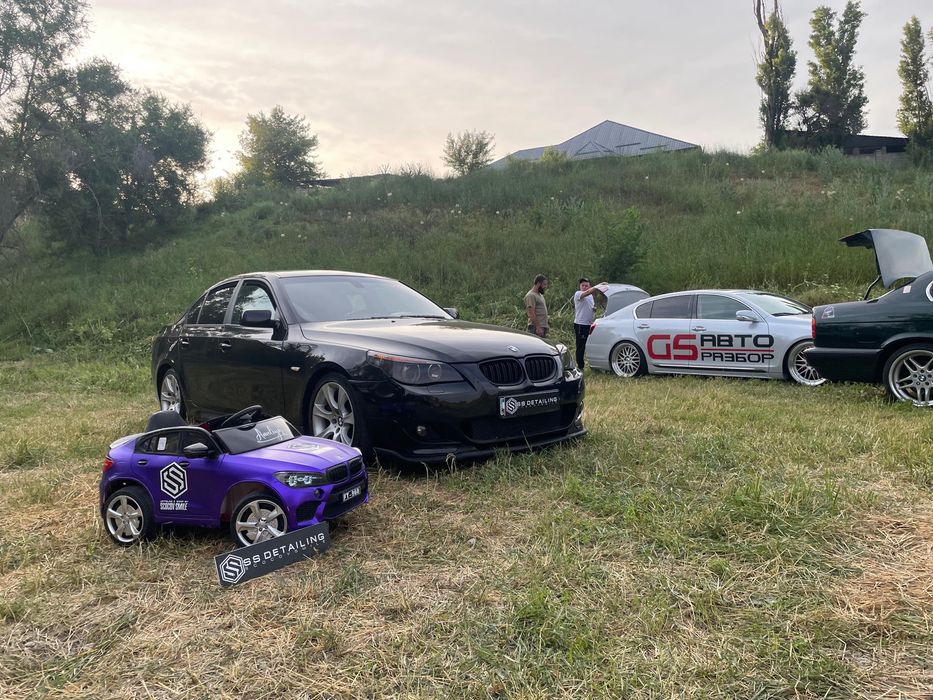 Детская машинка на пульте