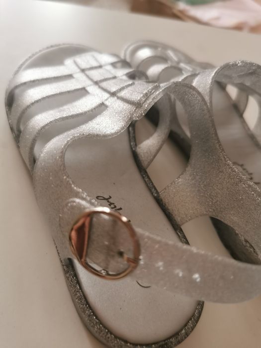 Сандалии новые 32 размер