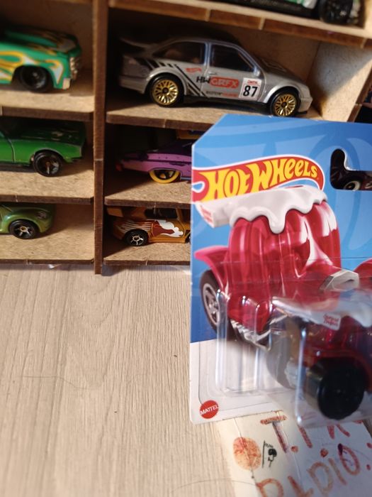 Машинка хот вилс эррор (с зоводским браком)