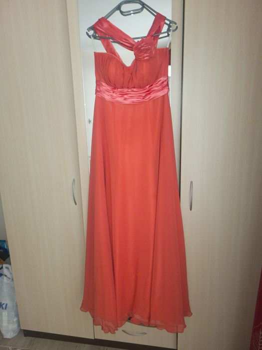 Продавам официална рокля