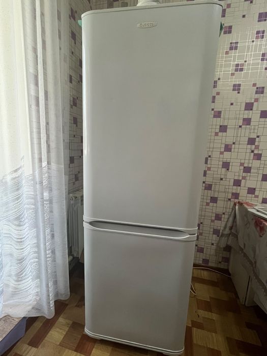 Холодильник б/у.