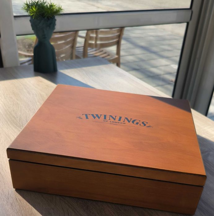 Дървена кутия за чай Twinings 12 и 4 селекции.
