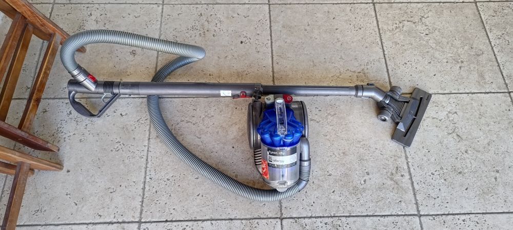 Aspirator cu fir  Dyson city DC26