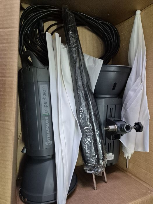 Lumini Studio DYNAPHOS EXPERT 300  cu Stative Umbrele Filtre