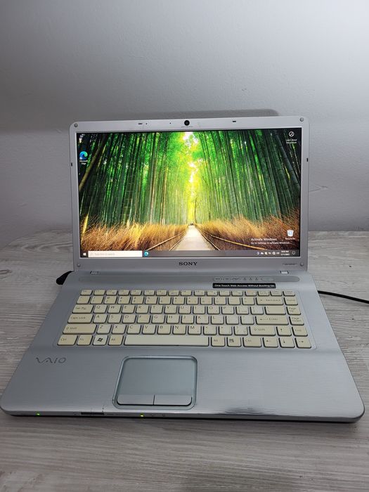 Laptop Notebook bun pentru școală și filme