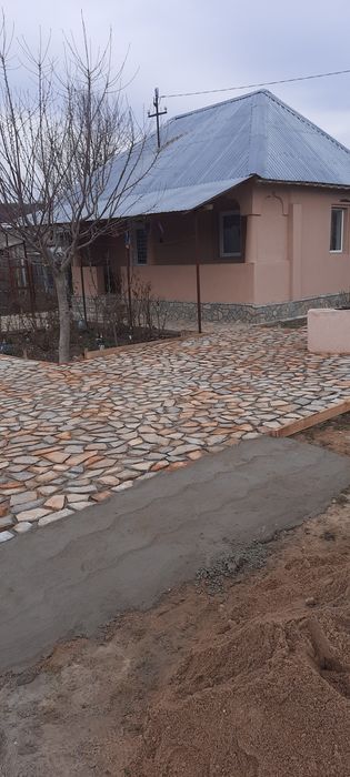 Piatră naturală de munte montaj și transport oriunde în tara