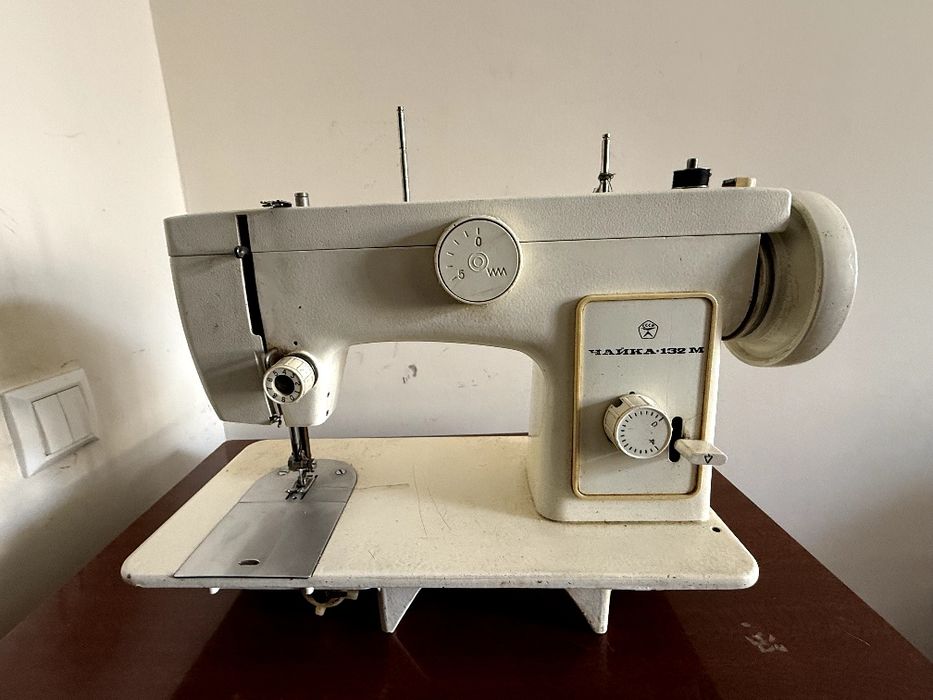 Tikuv mashinasi bor holati yaxshi a'lo  srochna sotiladi