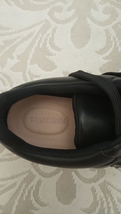 Кроссовки женские 37р