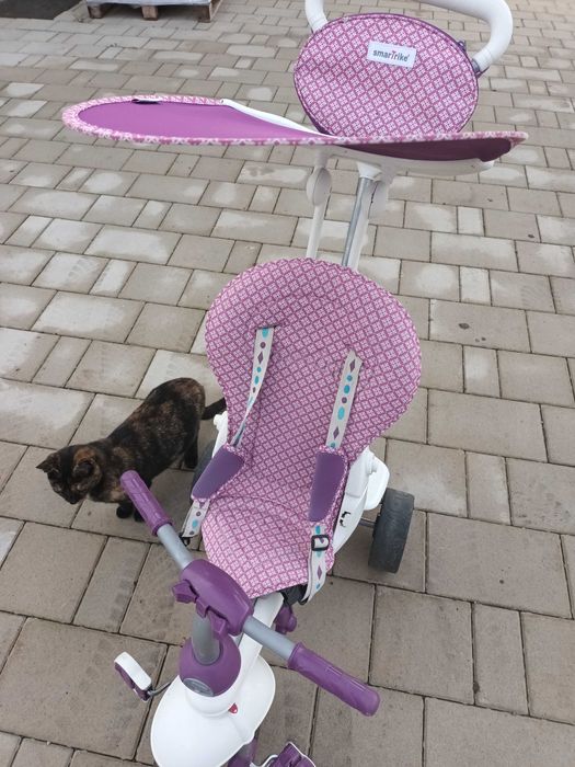 Vand doua triciclete copii