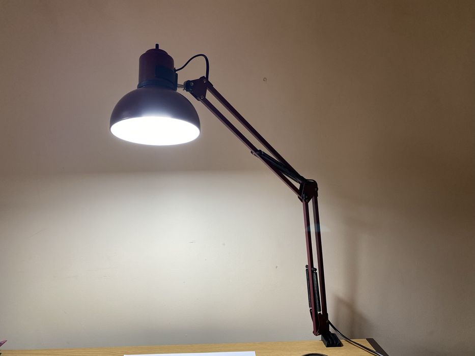 Продается настолная лампа