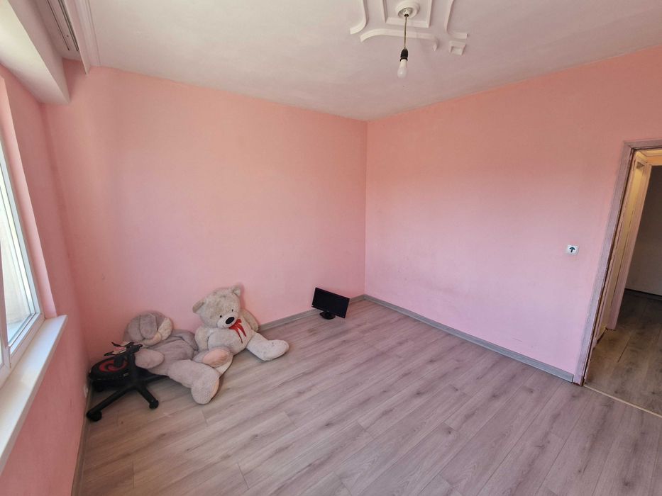 Апартамент с 4 самостоятелни стаи за продажба – кв. Струмско