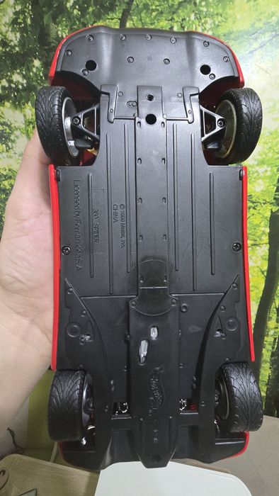 Ferrari 360 Spider 1:18 HotWheels
9/10, mici zgârieturi și una