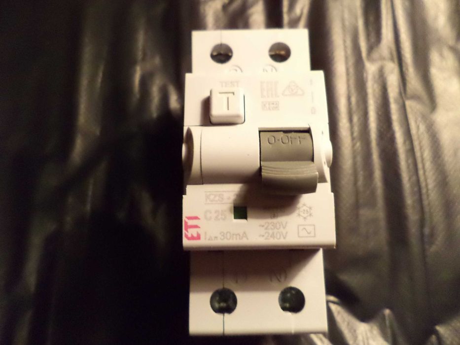 Автоматични прекъсвачи комплект