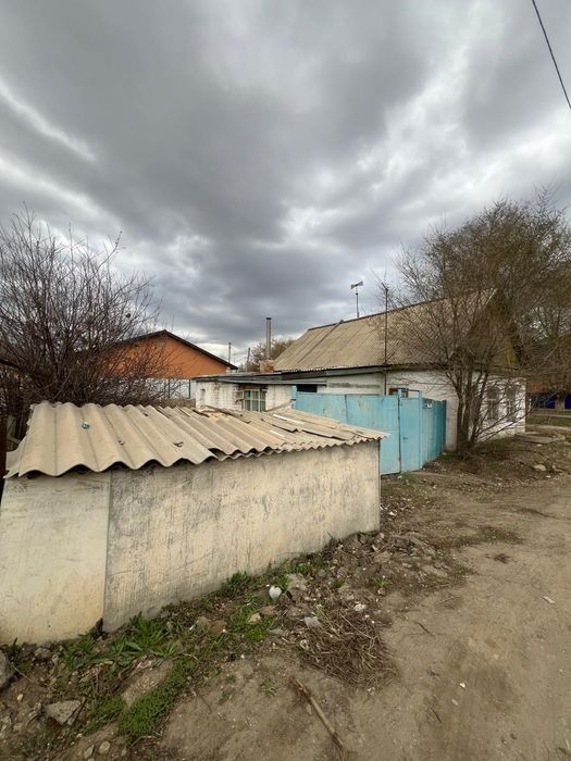 Сдам на долгиц срок Дом  8 мкр.