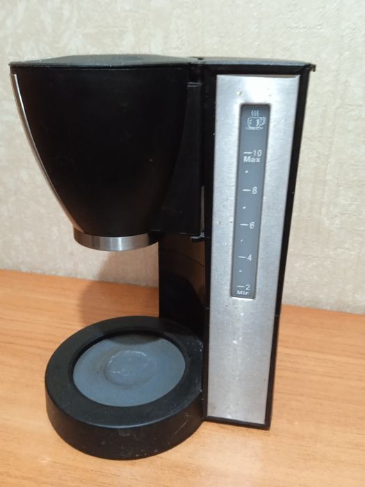 Кофеварка Витек без колбы,отдам на запчасти.В рабочем состоянии