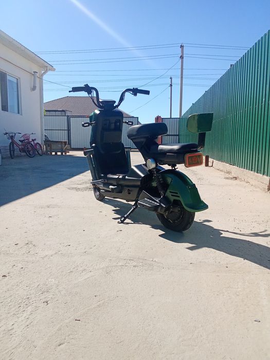 Скутер сатылады.