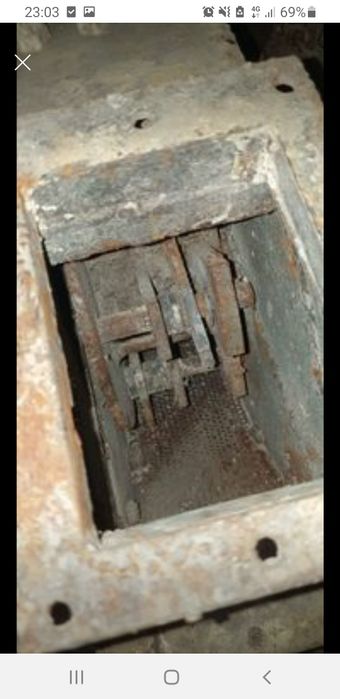 Moara mare robusta, tocator cu ciocane si una medie pentru diverse