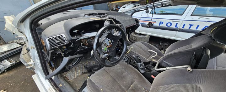 Aripa fata stanga Peugeot 407 prima generatie