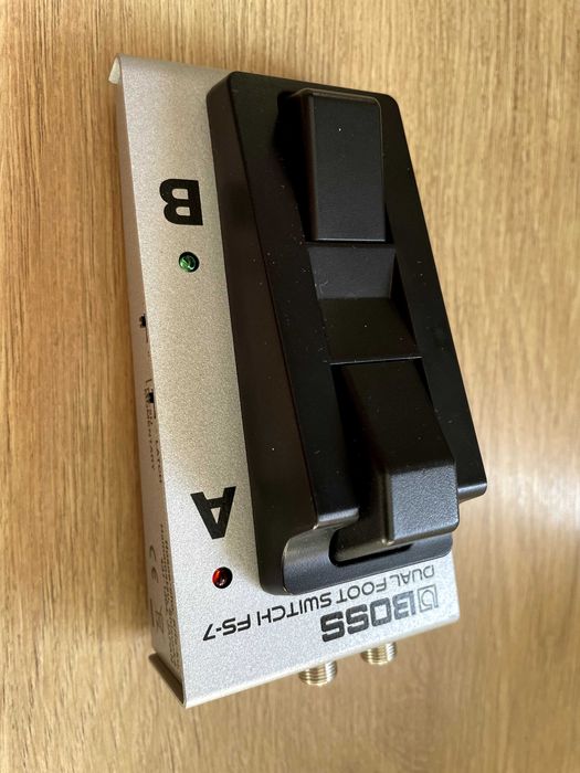 Продавам футсуич BOSS FS-7