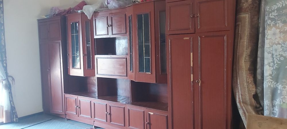 Ajoyib mebel jihoz kamchiliklari deyarli yo‘q. Stenka mehmonxona uchun