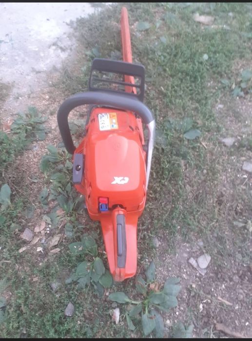 Vând drujba husgvarna în stare buna de fucționare