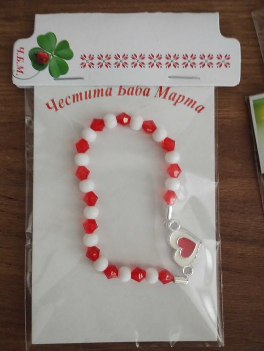 Мартеници на едро
