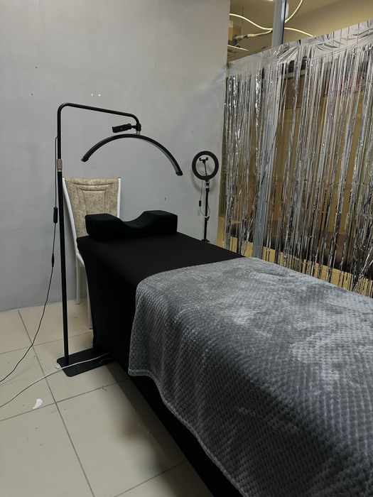 Кушетка , лампа, помощник, тележка