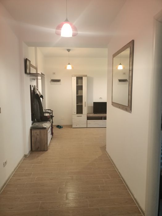 Închiriez apartament 3 camere zona Ford