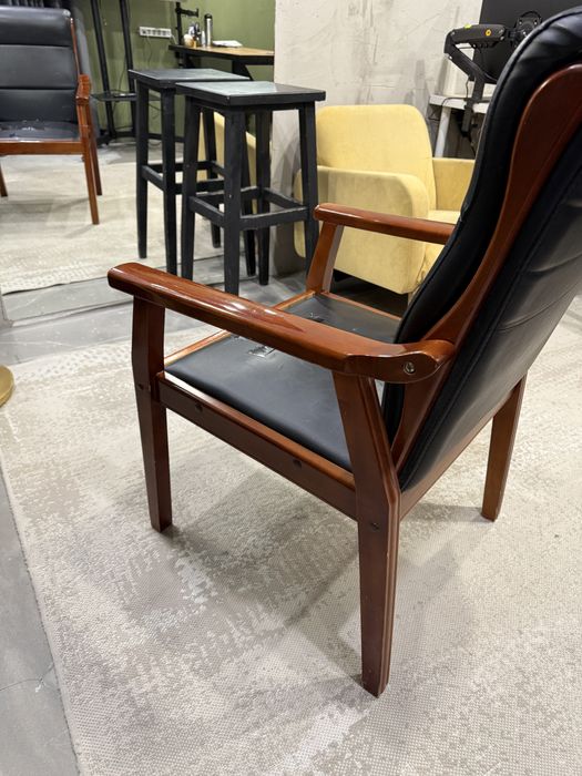 Продам кресло, стул для руководителя удобный