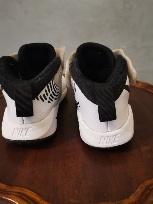 Nike ghete/adidasi basket 28.5