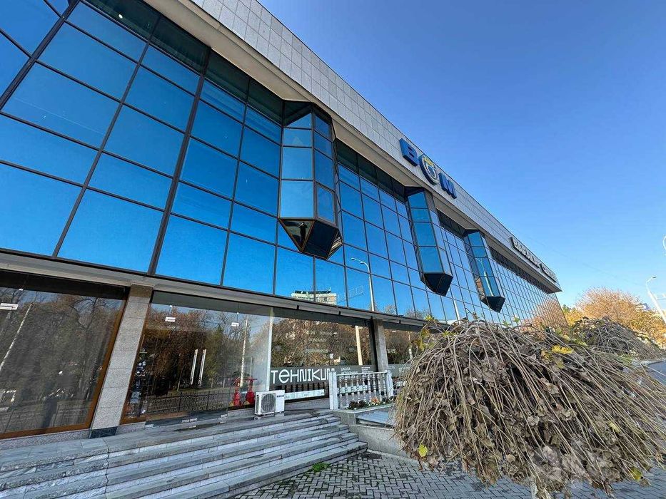 Офис 155 м² в аренду у метро — топ-локация, 220 000 сум/м²!
