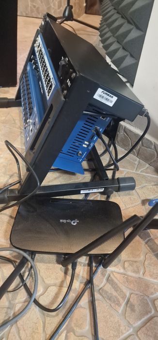 Soundcraft Ui24R + rack + router Wi-Fi (Citeste descrierea!!!)