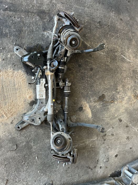 Продавам предно окачване за Тойота Ярис след 21г