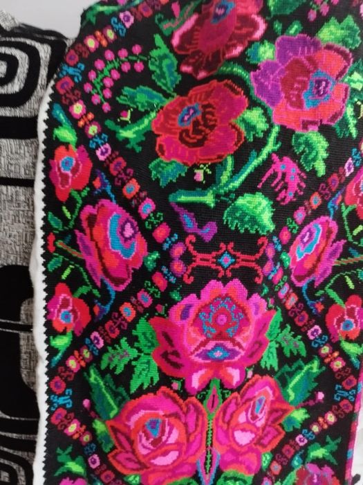 Vând cojoace și cămașa