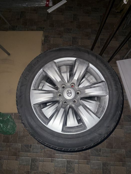 Продам комплект резины с дисками toyota