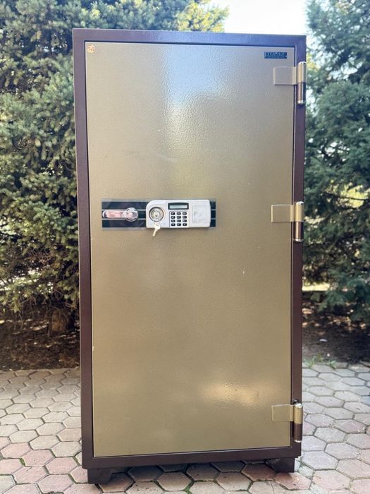 Сейф Topaz огромный 160 см