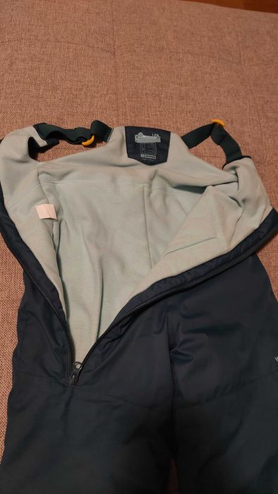 Зимен комплект на WEDZE за дете на 2-3 г. (гащеризон, яке и ръкавици)