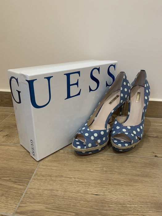 Дамски токчета на Guess