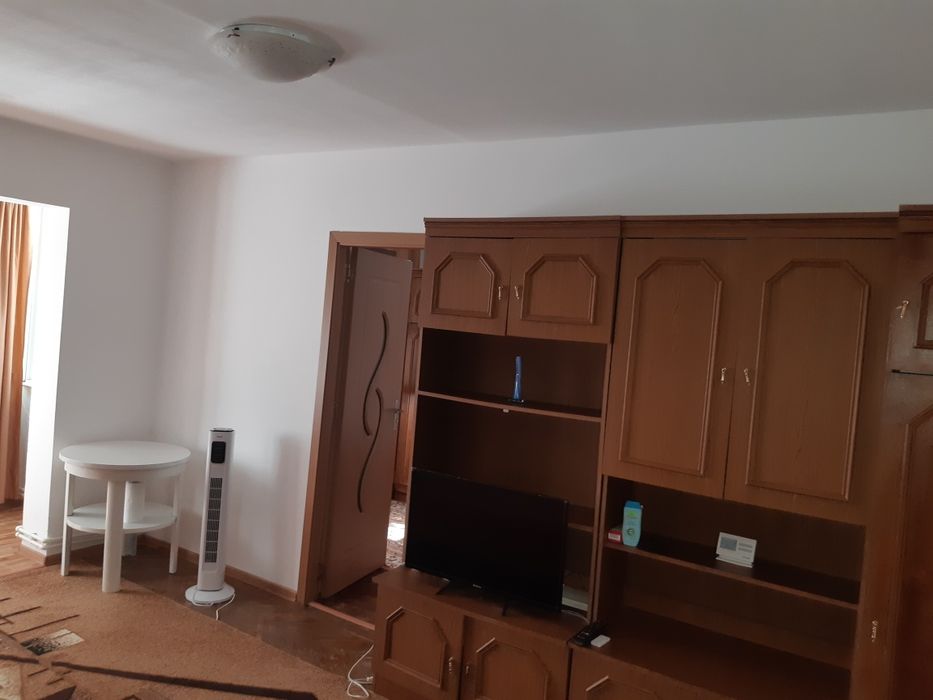 Închiriez apartament