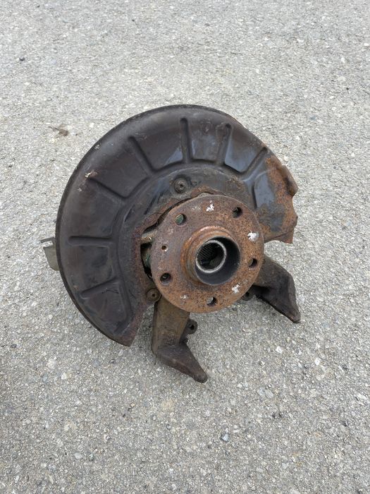 Fuzeta stanga fata VW golf 5, passat b6