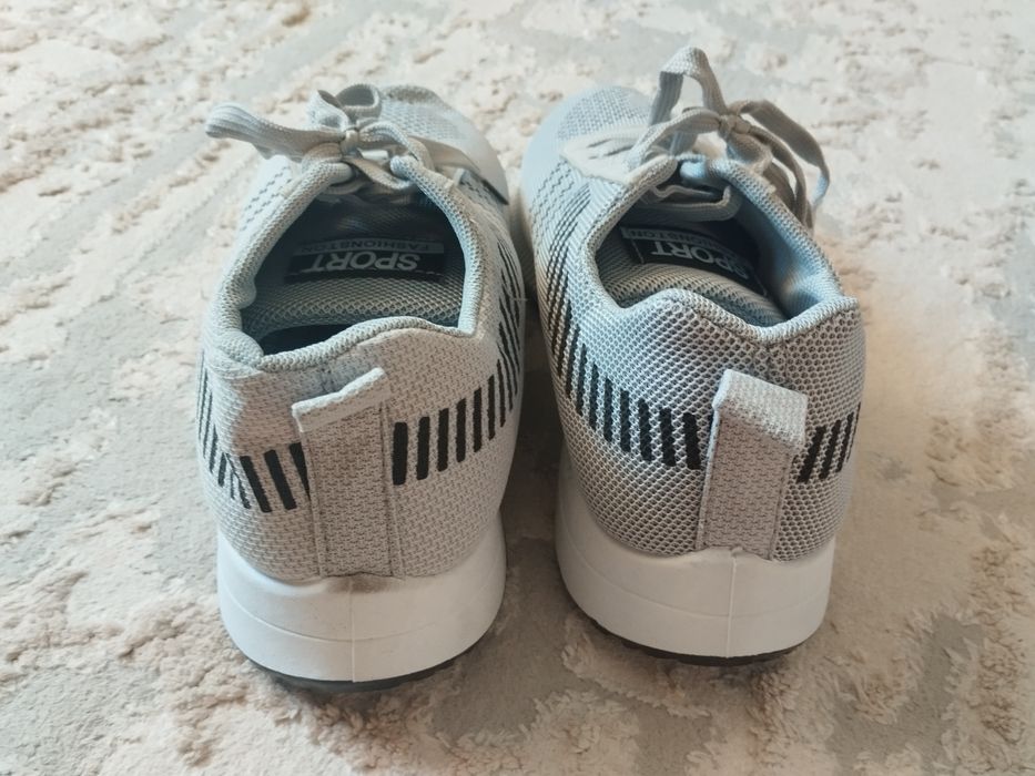 Кроссовки отличного качество