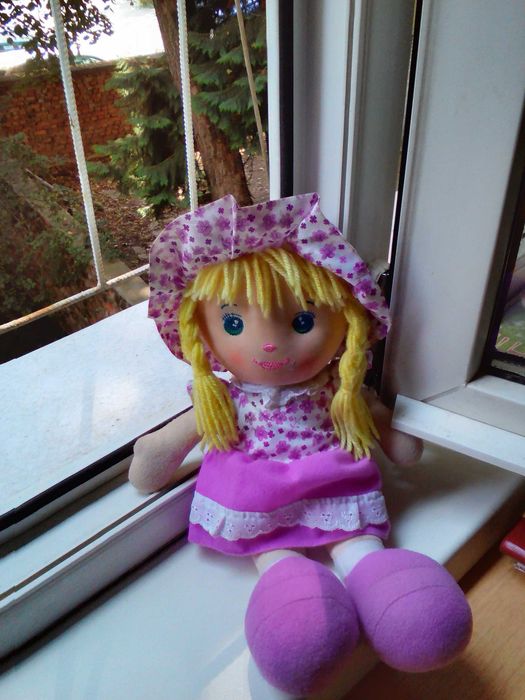 продавам  кукли и плюшени играчки