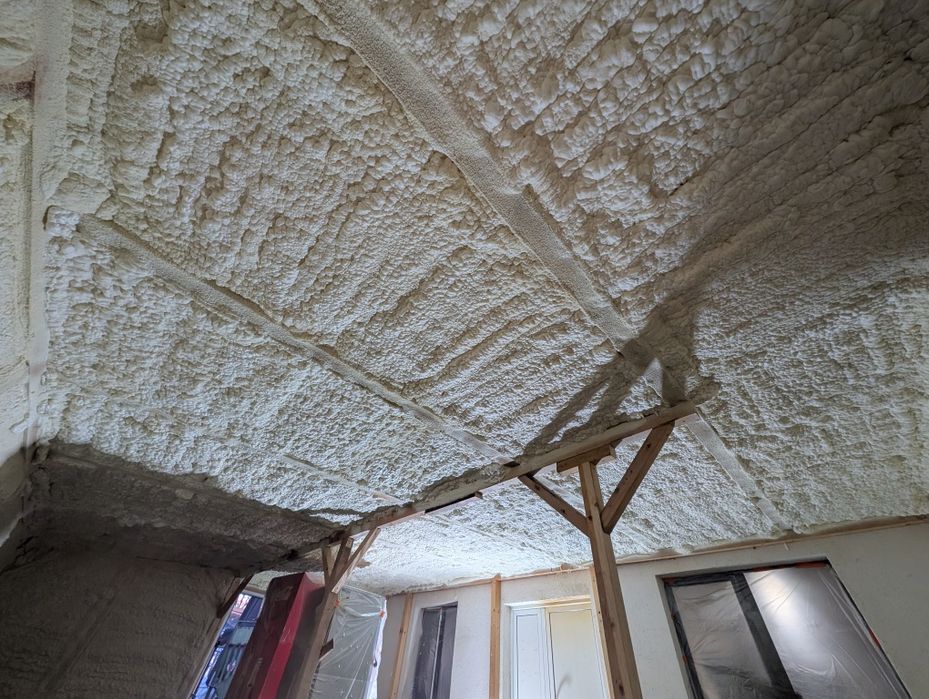 Izolație cu Spumă Poliuretanică – Eficiență Maxima!